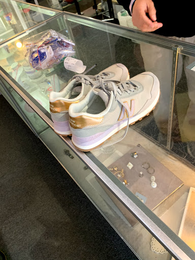 Thrift Store «Winnetka Thrift Shop», reviews and photos, 992 Green Bay Rd, Winnetka, IL 60093, USA