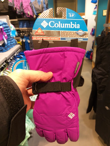 Sportswear Store «Columbia Sportswear», reviews and photos, 830 N Michigan Ave, Chicago, IL 60611, USA