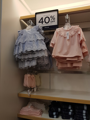 Clothing Store «Gap Outlet», reviews and photos, 1912 Chestnut St, Philadelphia, PA 19103, USA