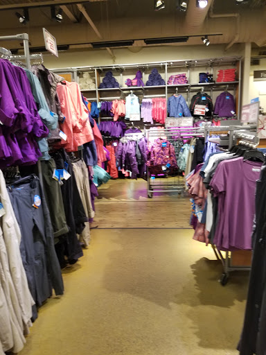 Sportswear Store «Columbia Sportswear Outlet Store at Prime Outlets Grove City», reviews and photos, 1911 Leesburg Grove City Rd #445, Grove City, PA 16127, USA