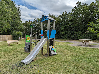 Aire de jeux pour enfants à Mézidon Vallée d'Auge