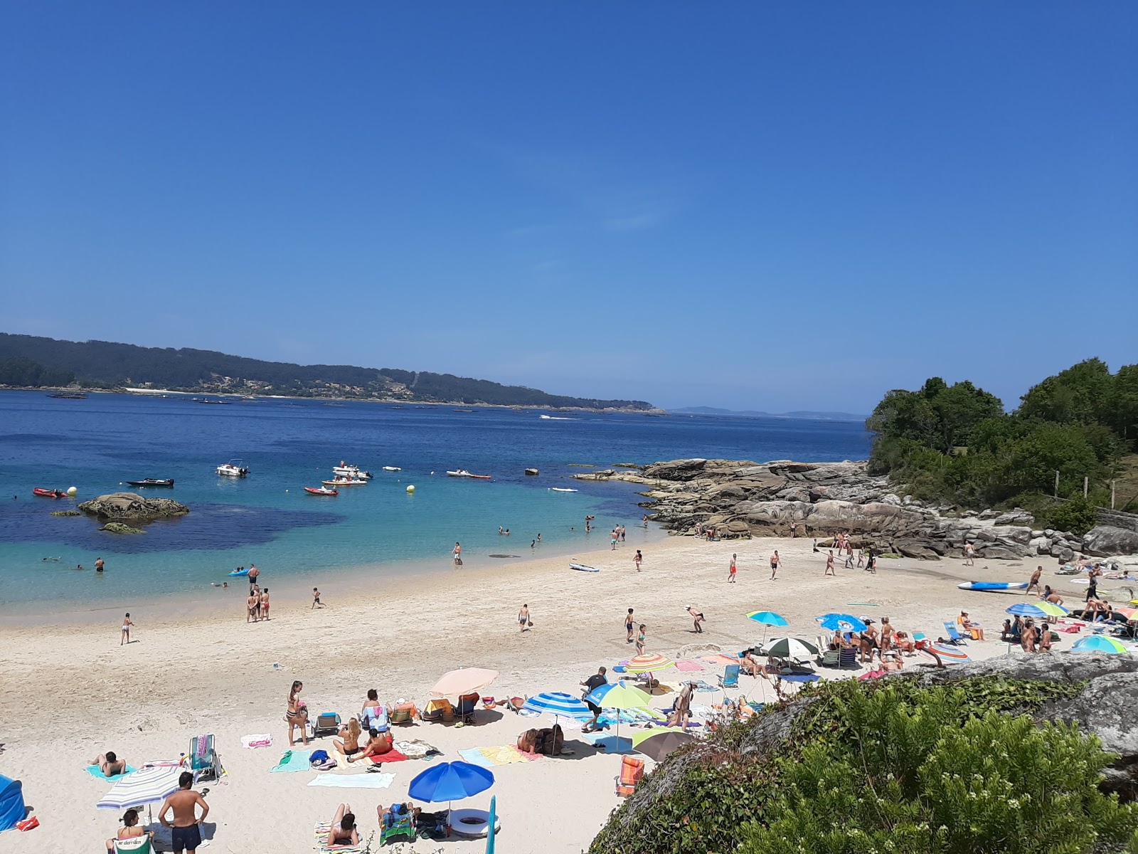 Photo of Praia de Francon with bright fine sand surface