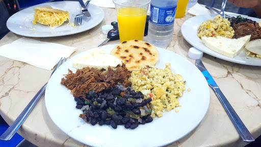Hotels with brunch in Maracay