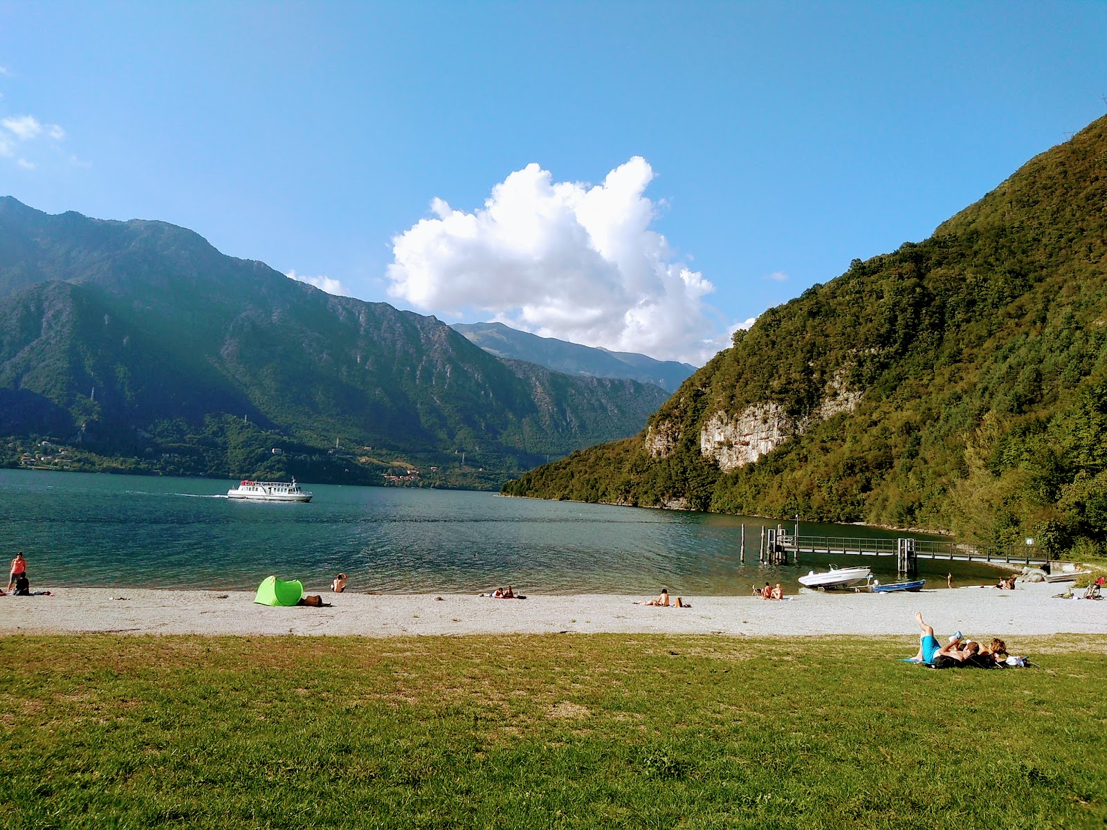 Foto van Spiaggia di Vesta met turquoise puur water oppervlakte