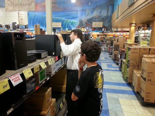 Electronics Store «Frys Electronics», reviews and photos