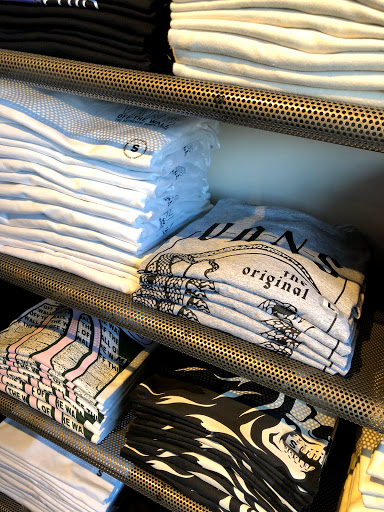 Shoe Store «Vans Store - Torrance», reviews and photos, 2528 Torrance Blvd, Torrance, CA 90503, USA