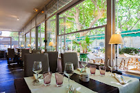 Atmosphère du Restaurant Logis Hôtel le Cours à Saint-Gilles - n°15