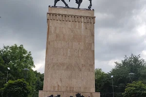 Equestrian statue of Ştefan cel Mare image