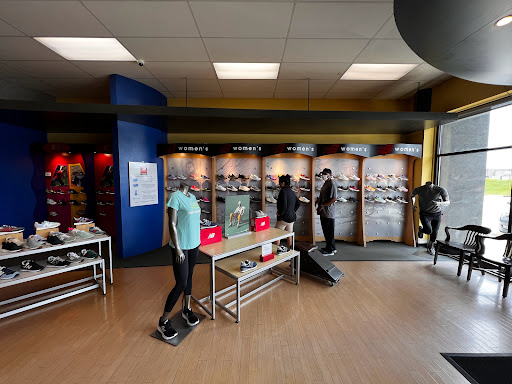 Shoe Store «New Balance Chicago», reviews and photos, 17W490 22nd St, Oakbrook Terrace, IL 60181, USA