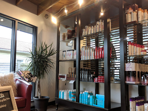 Beauty Salon «Get Dolled Up Beauty lounge», reviews and photos, 4312 N Oakland Ave, Shorewood, WI 53211, USA