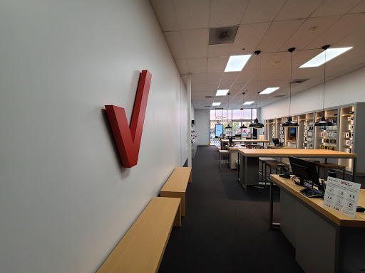 Cell Phone Store «Verizon Authorized Retailer - A Wireless», reviews and photos, 245 S Barranca Ave #13, West Covina, CA 91791, USA