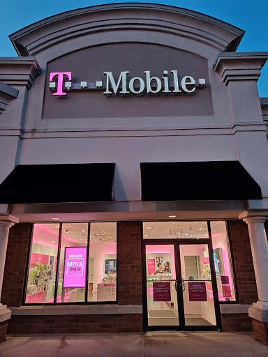 T-Mobile, 4459 Belden Village St NW, Canton, OH 44718, USA, 