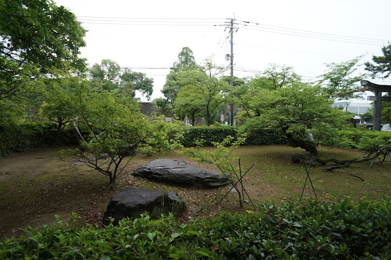 松井神社の臥龍梅(県指定天然記念物)