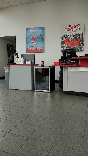 Tire Shop «Discount Tire Store - Shakopee, MN», reviews and photos, 8150 Old Carriage Ct, Shakopee, MN 55379, USA