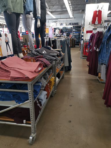 Clothing Store «Old Navy», reviews and photos, 1000 Tanger Dr #203, Locust Grove, GA 30248, USA