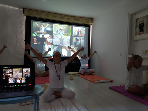 Akal Yoga Terrassa Escola Oficial De Kundalini Yoga