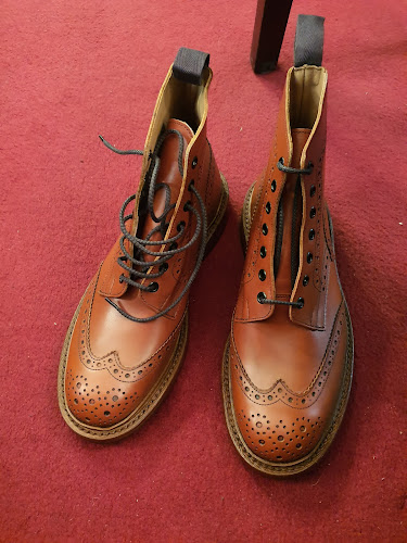 Comments and reviews of Tricker's