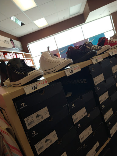 Shoe Store «Famous Footwear», reviews and photos, 1816 Hilliard Rome Rd, Hilliard, OH 43026, USA