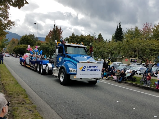 Barber Shop «Cut Loose Caboose Barber Shop», reviews and photos, 240 NW Gilman Blvd, Issaquah, WA 98027, USA