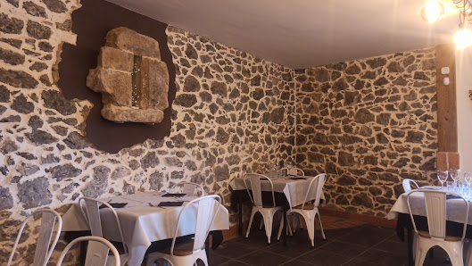 Macondo, posada restaurante Bo. San Pantaleón, 20, 39193 Arnuero, Cantabria, España