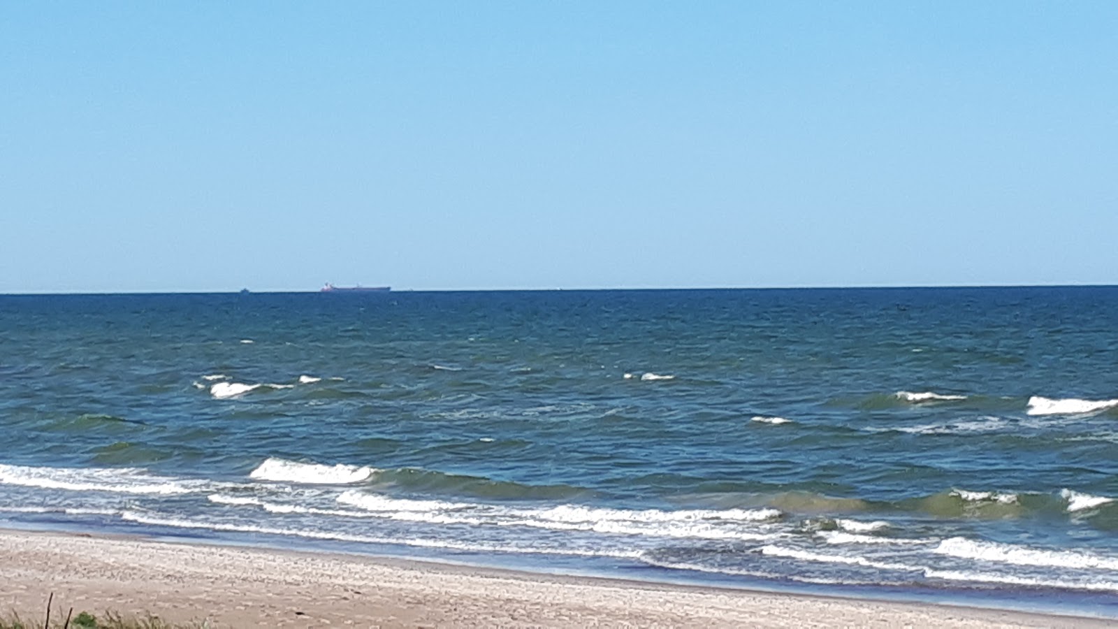 Foto von Aulaukio Baltija mit beiger sand Oberfläche