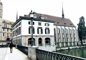 Krypta und Märtyrerstein in der Wasserkirche Zürich