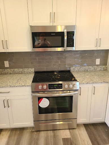 Appliance Store «Famous Tate Appliance & Bedding Centers», reviews and photos, 1170 1st St S, Winter Haven, FL 33880, USA