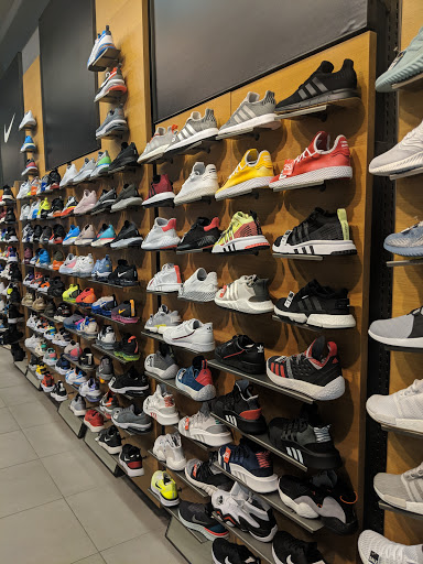 Shoe Store «Finish Line», reviews and photos, 4200 Conroy Rd #120, Orlando, FL 32839, USA