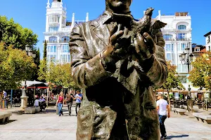 Estatua "Madrid a Federico García Lorca" image