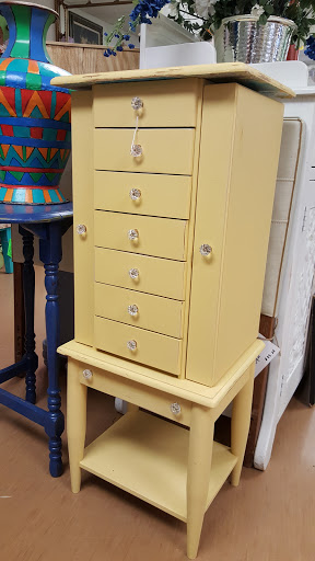 Furniture Store «3 Vintage Chicks», reviews and photos, 13012 N Cave Creek Rd, Phoenix, AZ 85022, USA