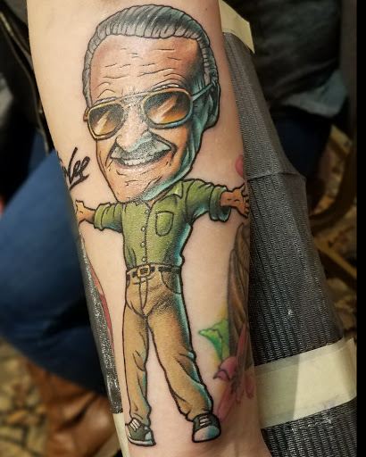 Explore under knee tattoo ideas, creative tattoo ideas in Syracuse, available at Oculus Tattoo Lounge