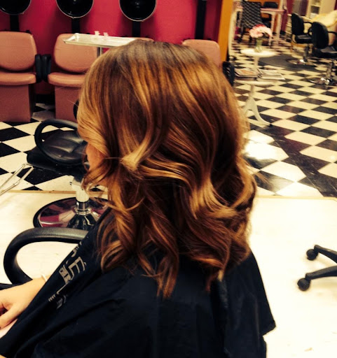 Beauty Salon «Primp Parlour», reviews and photos, 909 E Aurora Rd, Macedonia, OH 44056, USA