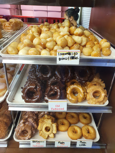Dessert Shop «Gilroy Donut House», reviews and photos, 703 1st St, Gilroy, CA 95020, USA