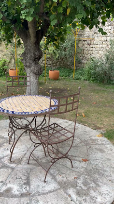 Vidéos hôtels Hôtel Les Arcades - le Lion d'Or 26170 Buis-les-Baronnies