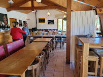 Atmosphère du Restaurant Auberge des Pradeaux à Grandrif - n°12