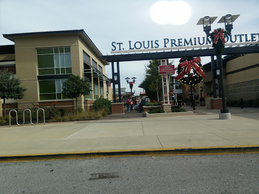 Shopping Mall «St. Louis Premium Outlets», reviews and photos, 18521 Outlet Blvd, Chesterfield, MO 63005, USA
