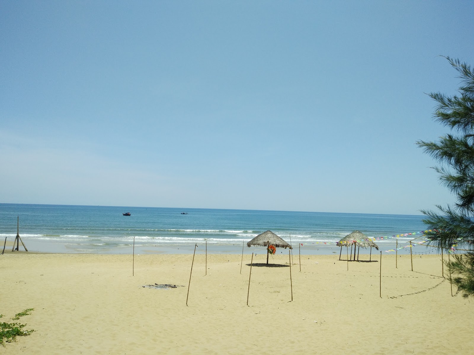 Fotografija Ky Xuan Beach z svetel pesek površino