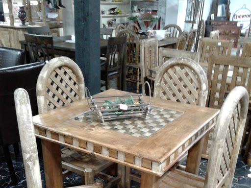 Flea Market «Springfield Flea Market & Gifts», reviews and photos, 1325 E Trafficway St, Springfield, MO 65802, USA