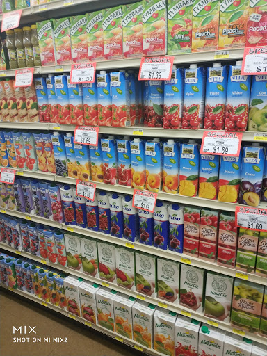 Grocery Store «Shop & Save Market», reviews and photos, 229 Golf Mill Ctr, Niles, IL 60714, USA