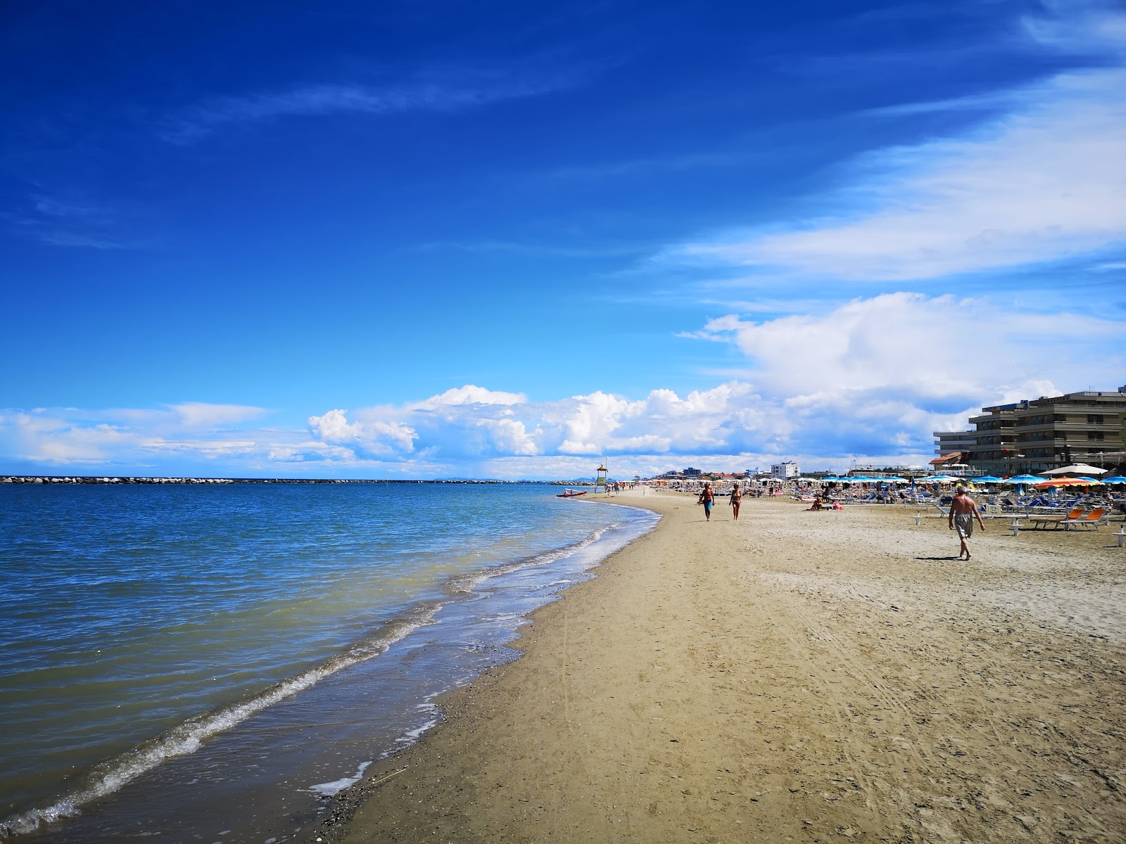 Spiaggia di Gatteo Mare的照片 带有碧绿色水表面