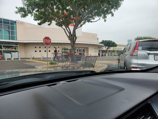 Grocery Store «H-E-B Grocery», reviews and photos, 7811 McPherson Rd, Laredo, TX 78045, USA