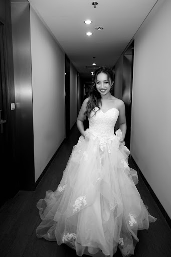 Bridal Shop «Urban Bridal Shop», reviews and photos, 15495 S Quivira Rd, Overland Park, KS 66221, USA