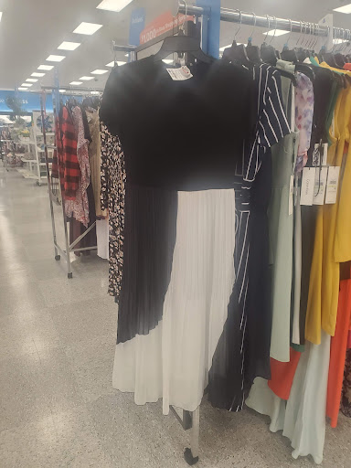 Clothing Store «Ross Dress for Less», reviews and photos, 11310 W Florissant Ave, Florissant, MO 63033, USA