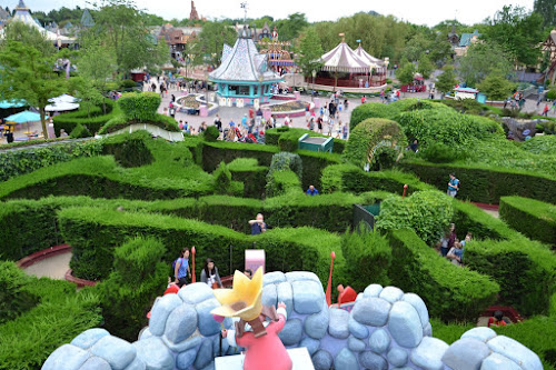 attractions Le Labyrinthe d'Alice Serris