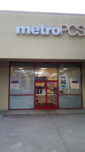 Shopping Mall «Powell Street Plaza Shopping Center», reviews and photos, 5795 Christie Ave, Emeryville, CA 94608, USA