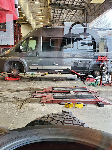 Tire Shop «Discount Tire Store - Conroe, TX», reviews and photos, 1538 I-45, Conroe, TX 77304, USA