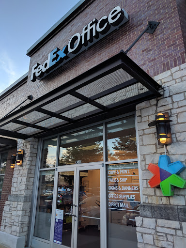 Print Shop «FedEx Office Print & Ship Center», reviews and photos, 9510 W Higgins Rd, Rosemont, IL 60018, USA