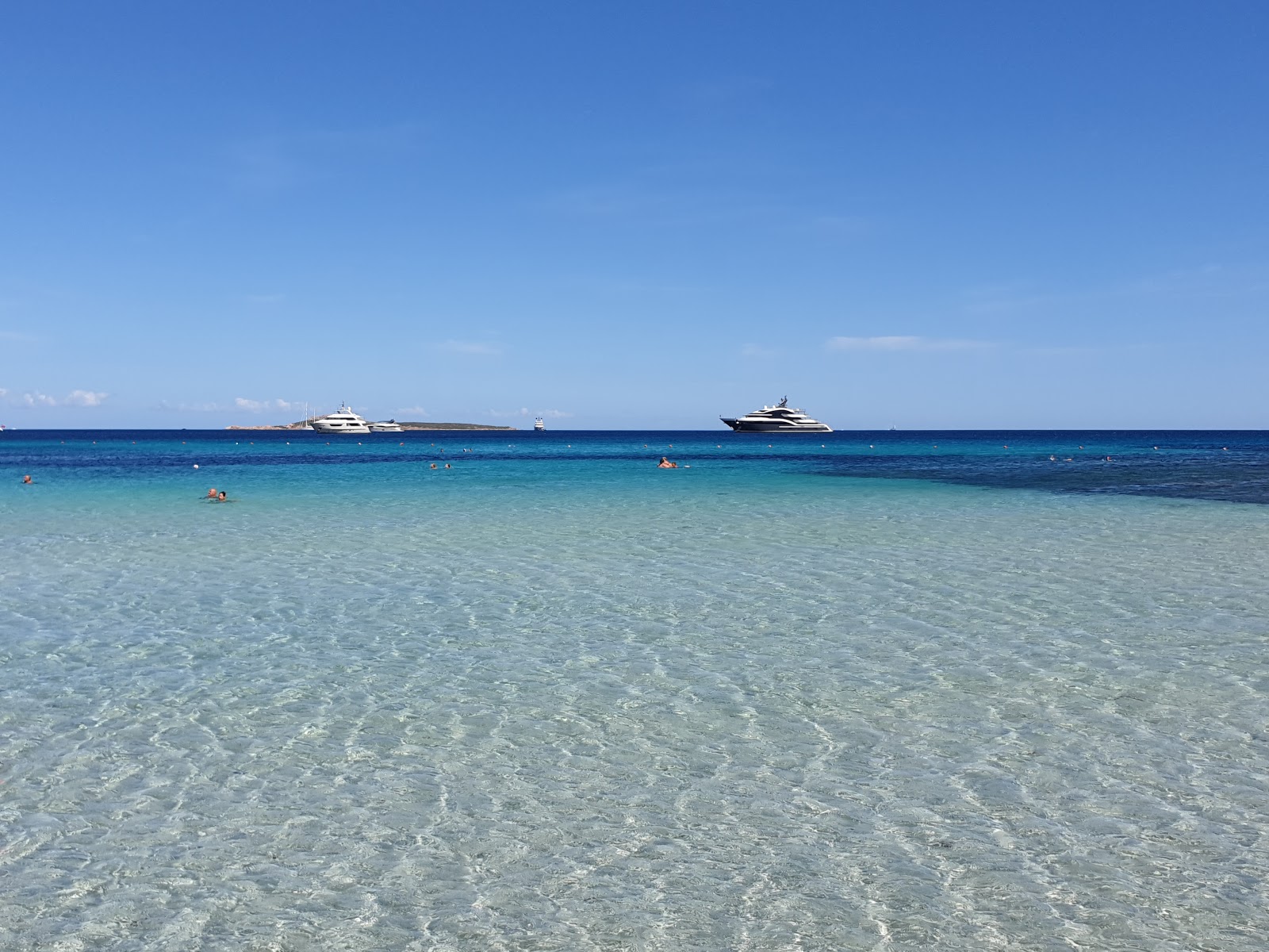 Foto de Spiaggia di Rena Bianca - lugar popular entre os apreciadores de relaxamento