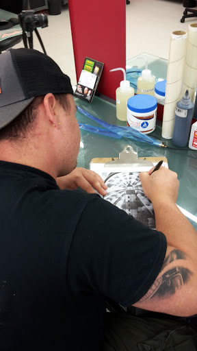 Tattoo Shop «Lucky Tattoo», reviews and photos, 1639 Washington Ave, Miami Beach, FL 33139, USA