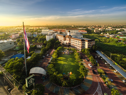 โรงเรียนเลิศหล้า ถนนเกษตร-นวมินทร์